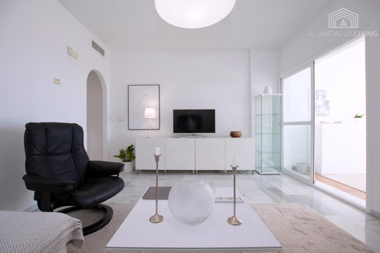 Scandinavian Seaview Terrace: Miraflores Beach Retreat Malaga Exterior photo